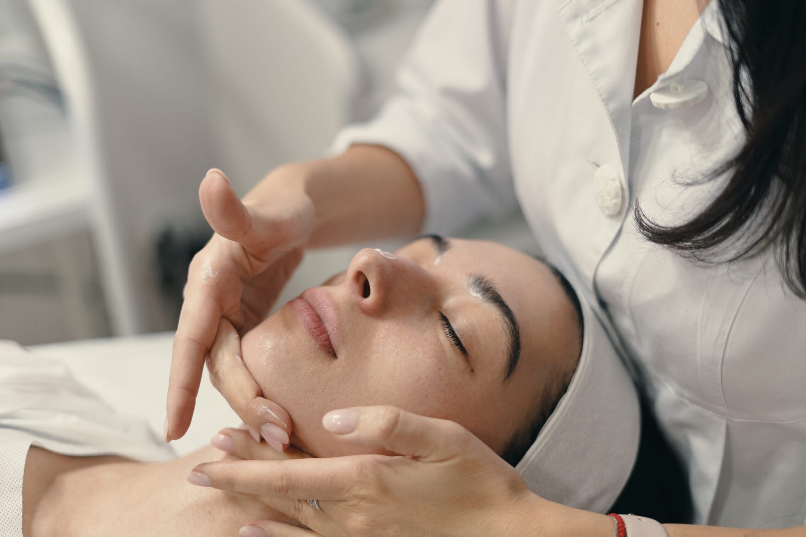 Soin du visage, illustration de l’accompagnement de la peau, sans représentation d’une injection